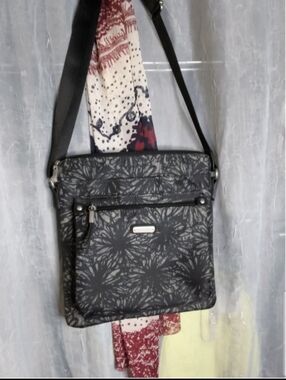 Baggalini Go Bagg w/RFID Wristlet, Midnight Blossom Print.